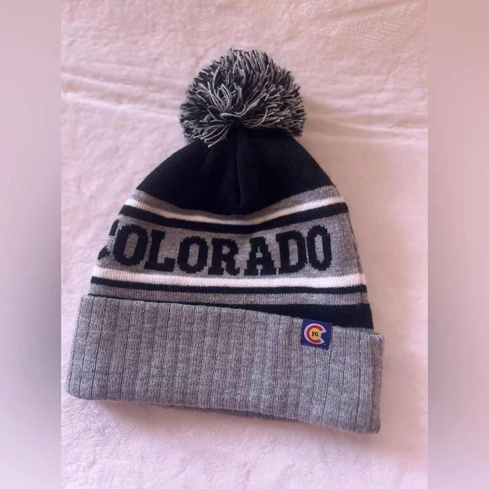 Gold Metal International Colorado knit beanie hat pom pom black size OS